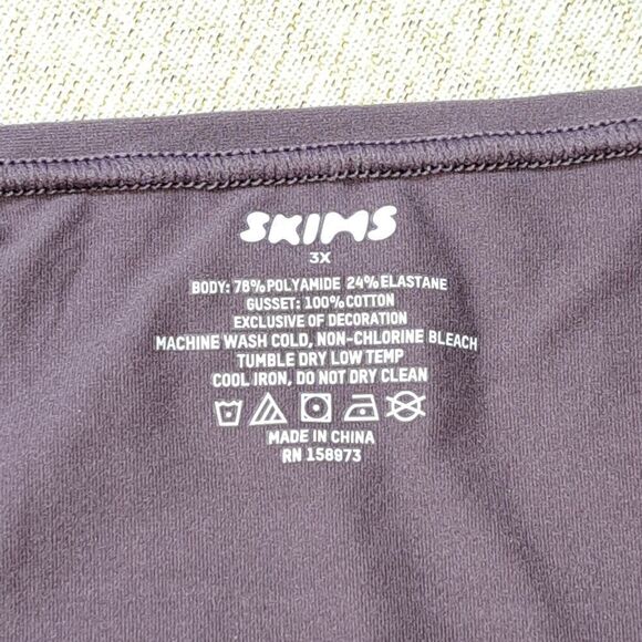 NWT SKIMS THONG - Picture 4 of 5